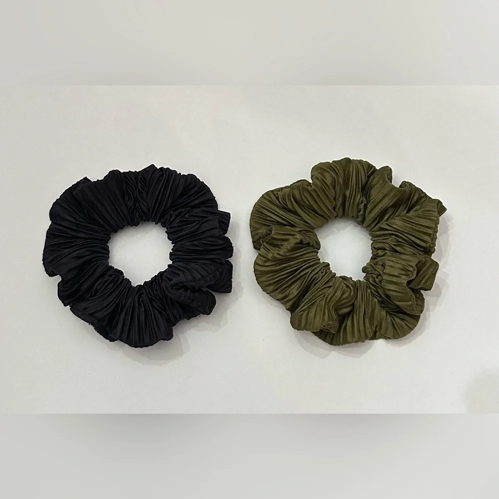 NWOT Satin Crinkle Hair Scrunchie 2-pack Green Blue One Size